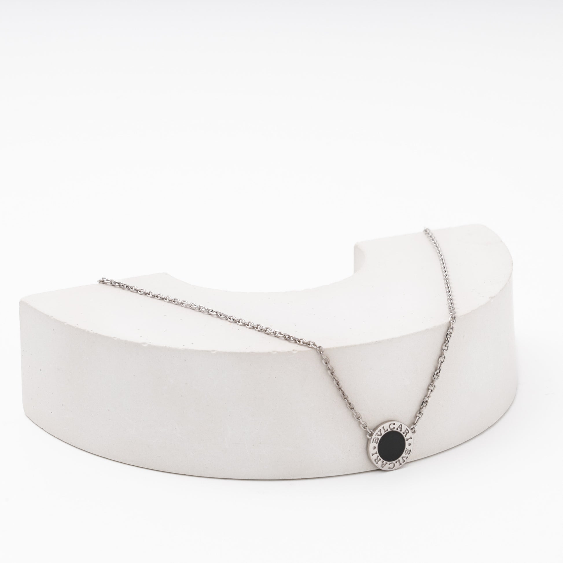 Silver necklace with black enamel pendant, Kabluchka