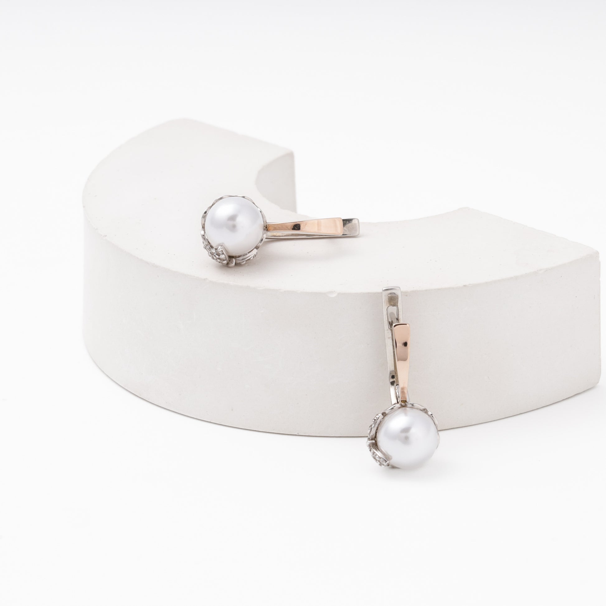 Silver 925 drop earrings with imitation pearl and CZ crown — Kabluchka