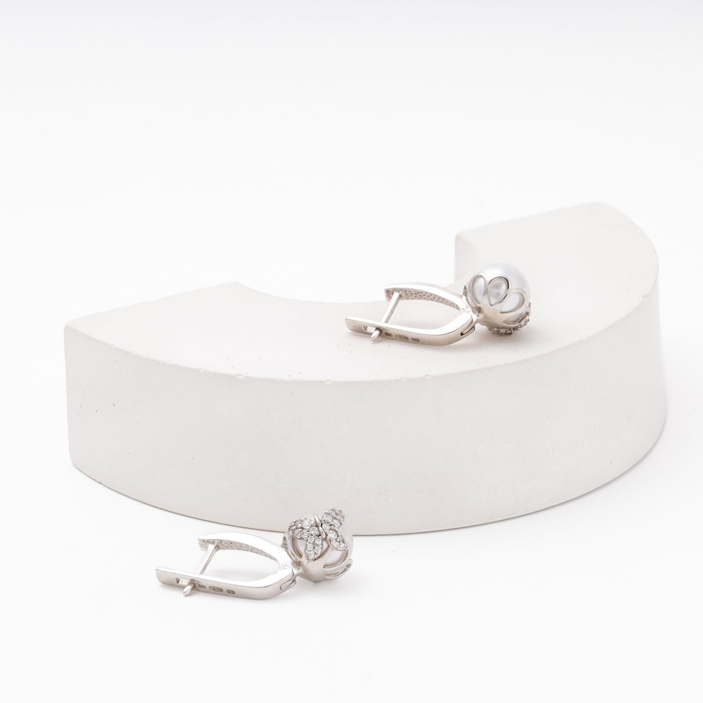 Drop earrings with imitation pearl — on model display — Kabluchka