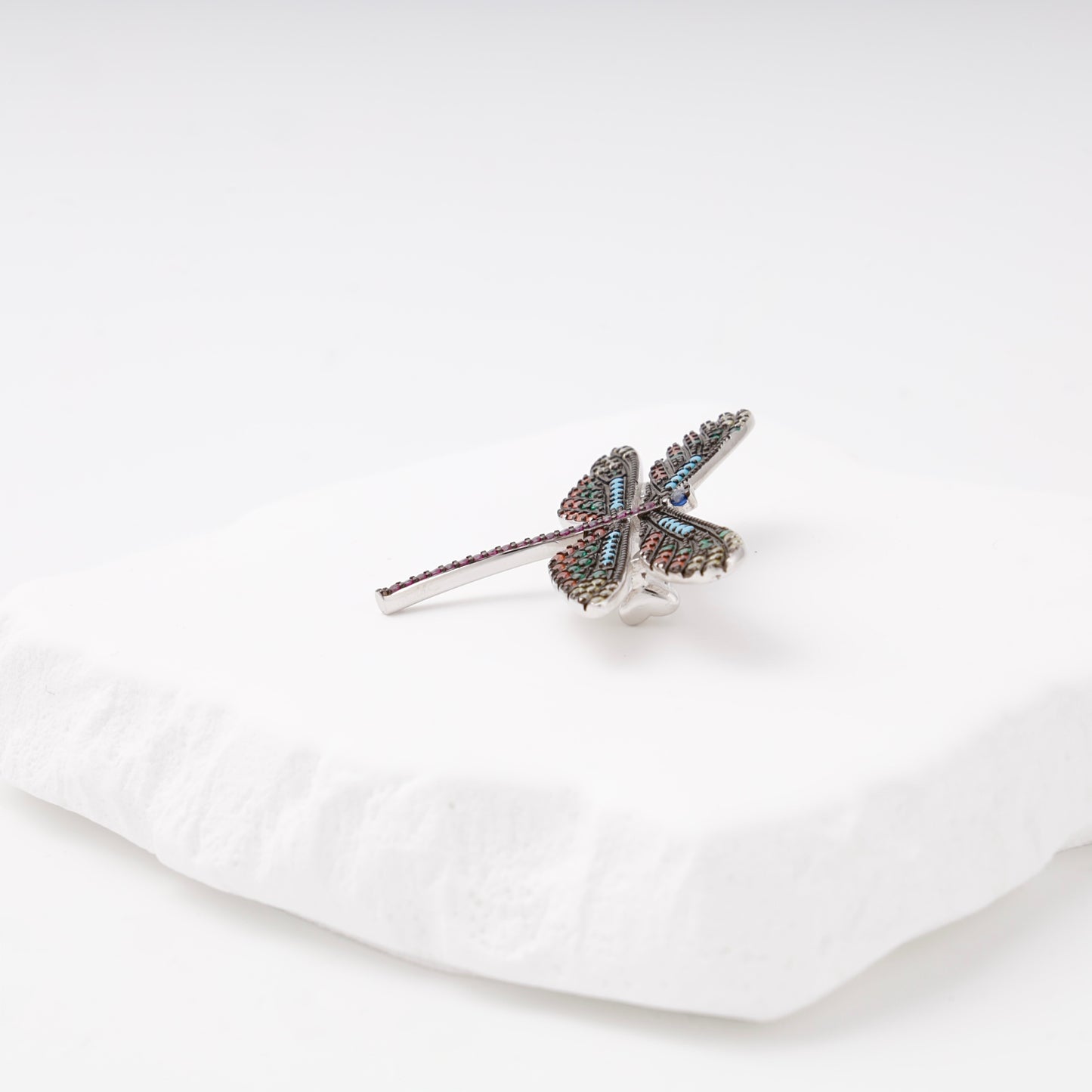 Silver 925 dragonfly brooch on display — Kabluchka