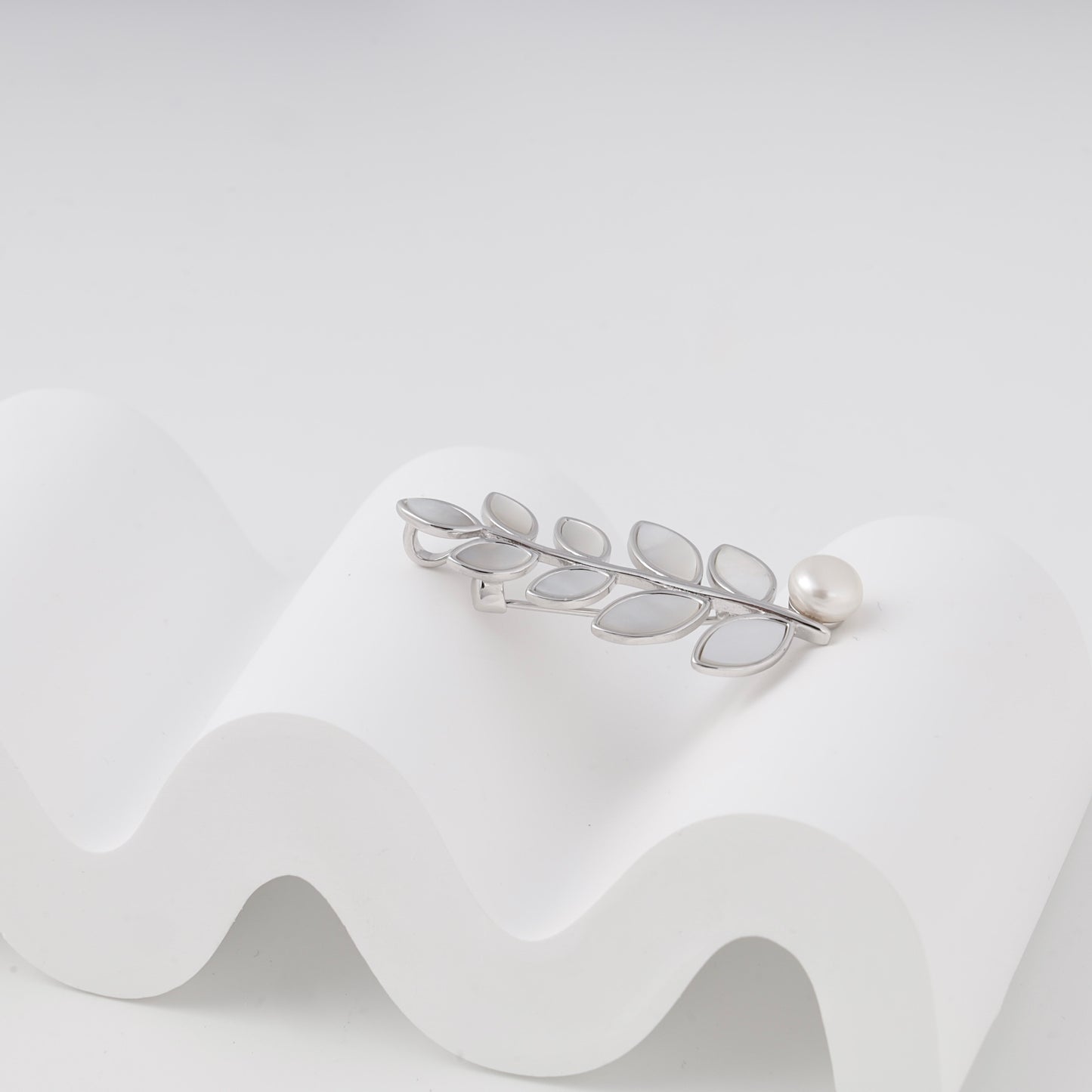 Silver 925 branch brooch with pearl — Kabluchka