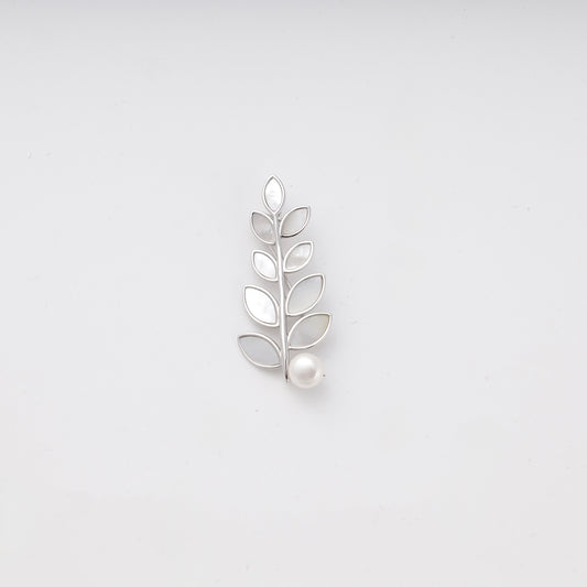 Silver 925 leaf branch brooch with mother-of-pearl — Kabluchka