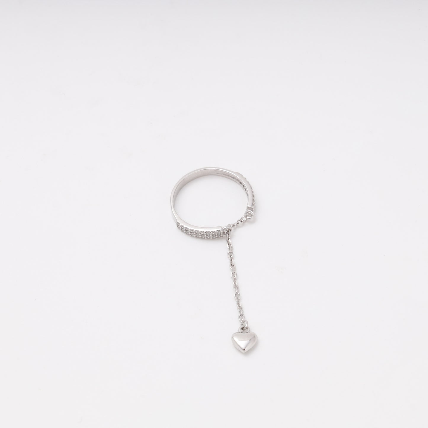 Silver 925 CZ Ring with dangling heart chain on ear — Kabluchka