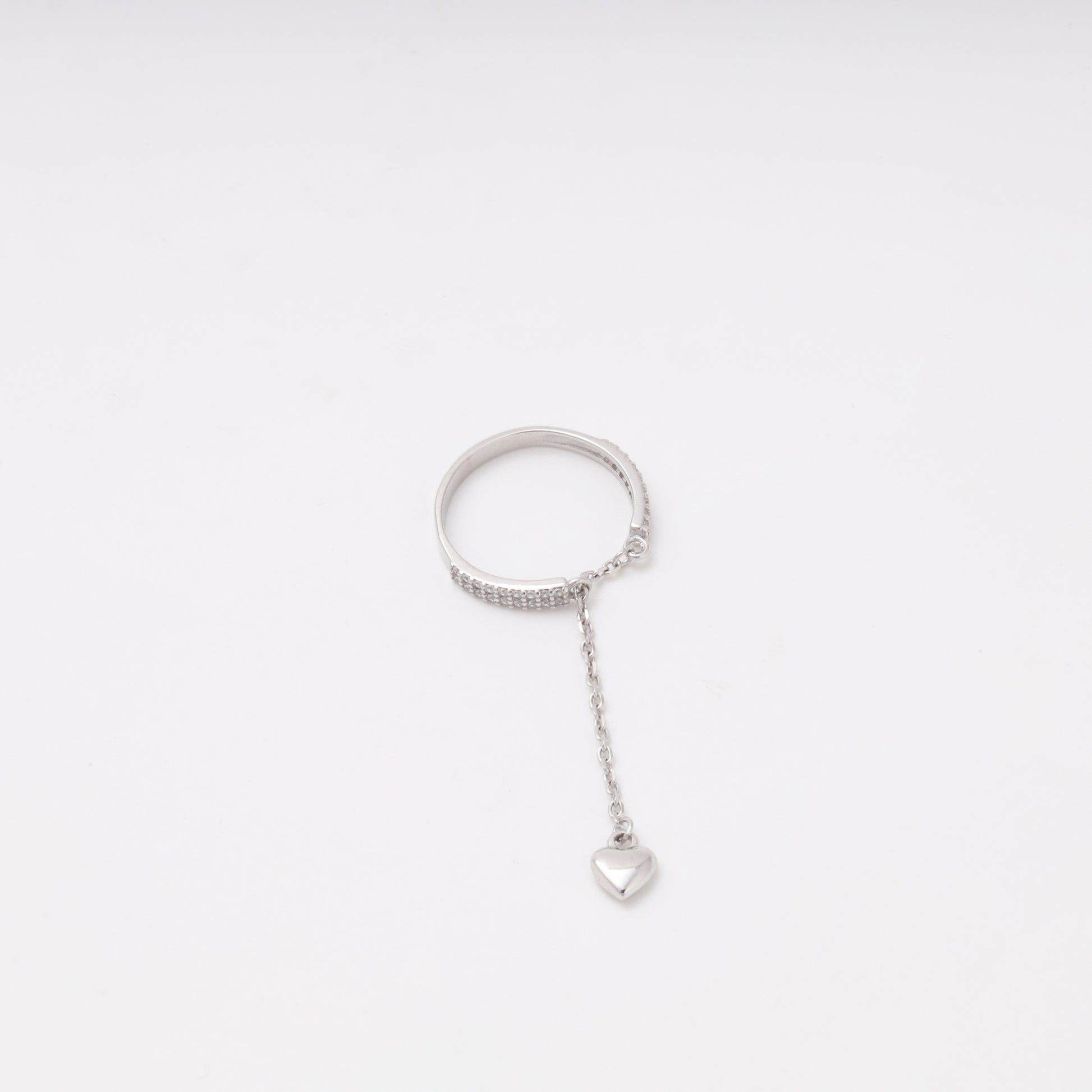 Silver 925 CZ Ring with dangling heart chain on ear — Kabluchka