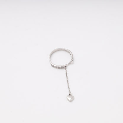 Silver 925 CZ Ring with dangling heart chain on ear — Kabluchka
