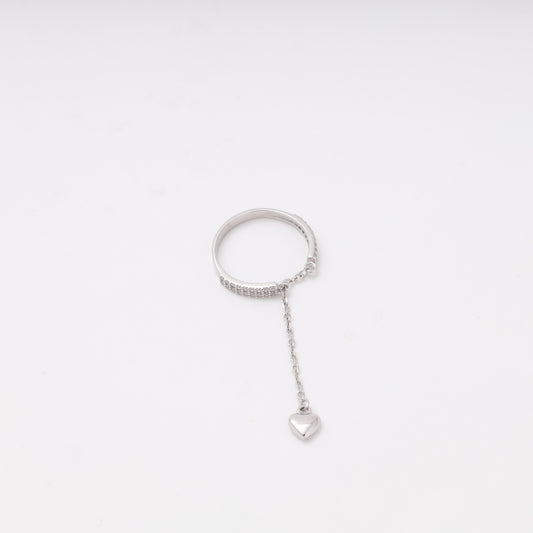 Silver 925 CZ Ring with dangling heart chain on ear — Kabluchka