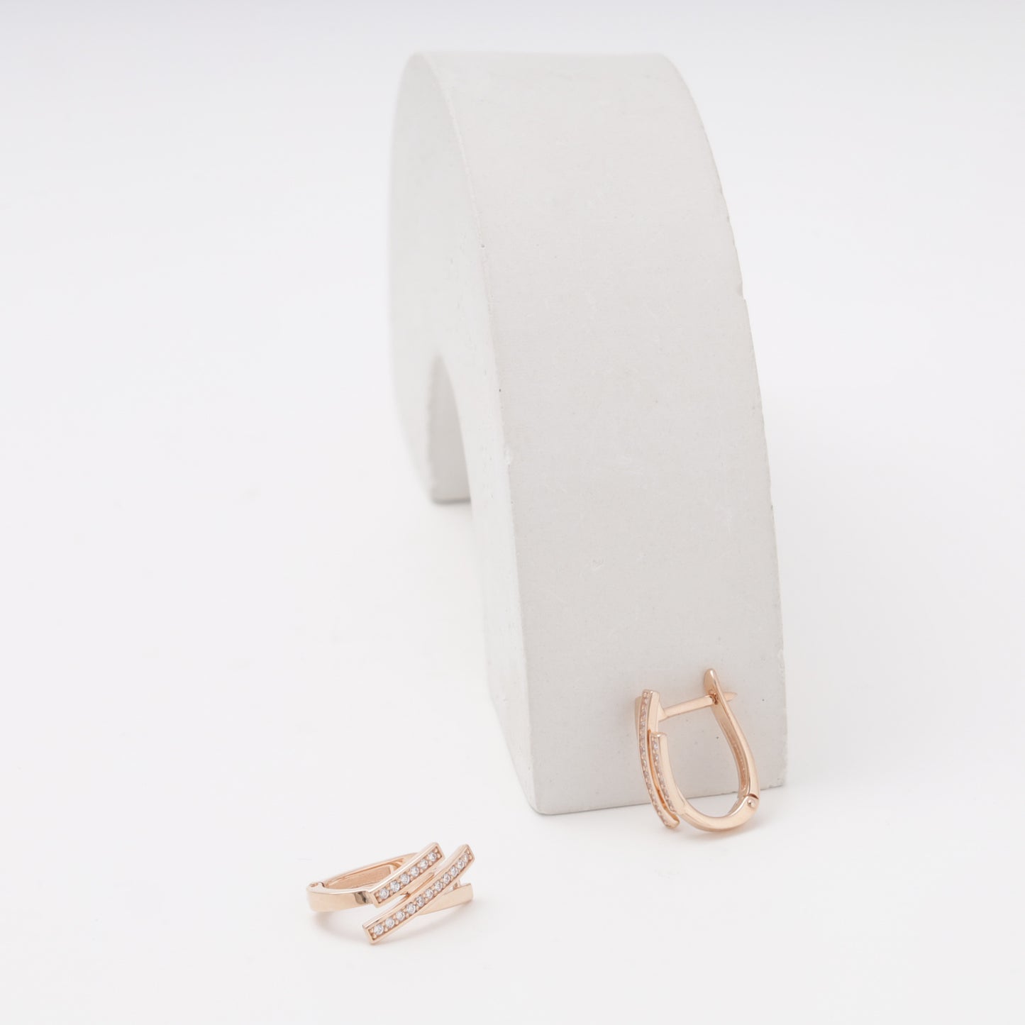 Rose gold 585 double bar earrings with CZ, one closed one open showing English lock — Kabluchka