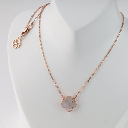 Sophisticated 14K (585) Rose Gold anchor chain necklace with a 12mm iridescent white mother-of-pearl four-leaf clover insert, framed by a delicate beaded gold border.