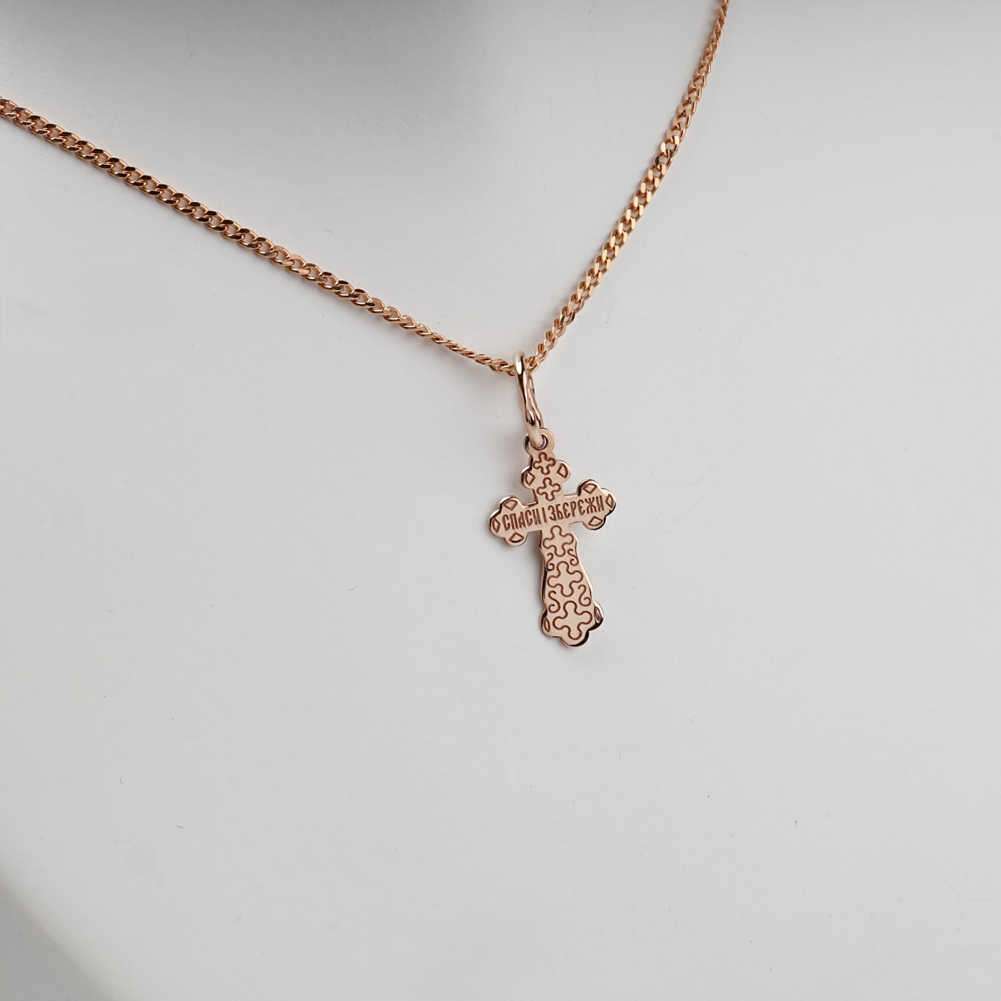 Two-tone Gold 14K (585) engraved Orthodox crucifix pendant — angled view — Kabluchka