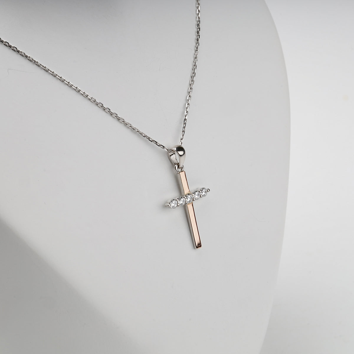 Rhodium-plated Silver 925 and Gold 375 cubic zirconia cross pendant — five-stone row close-up — Kabluchka