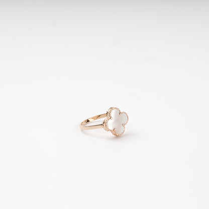 Rose gold 585 clover ring with mother-of-pearl — Kabluchka