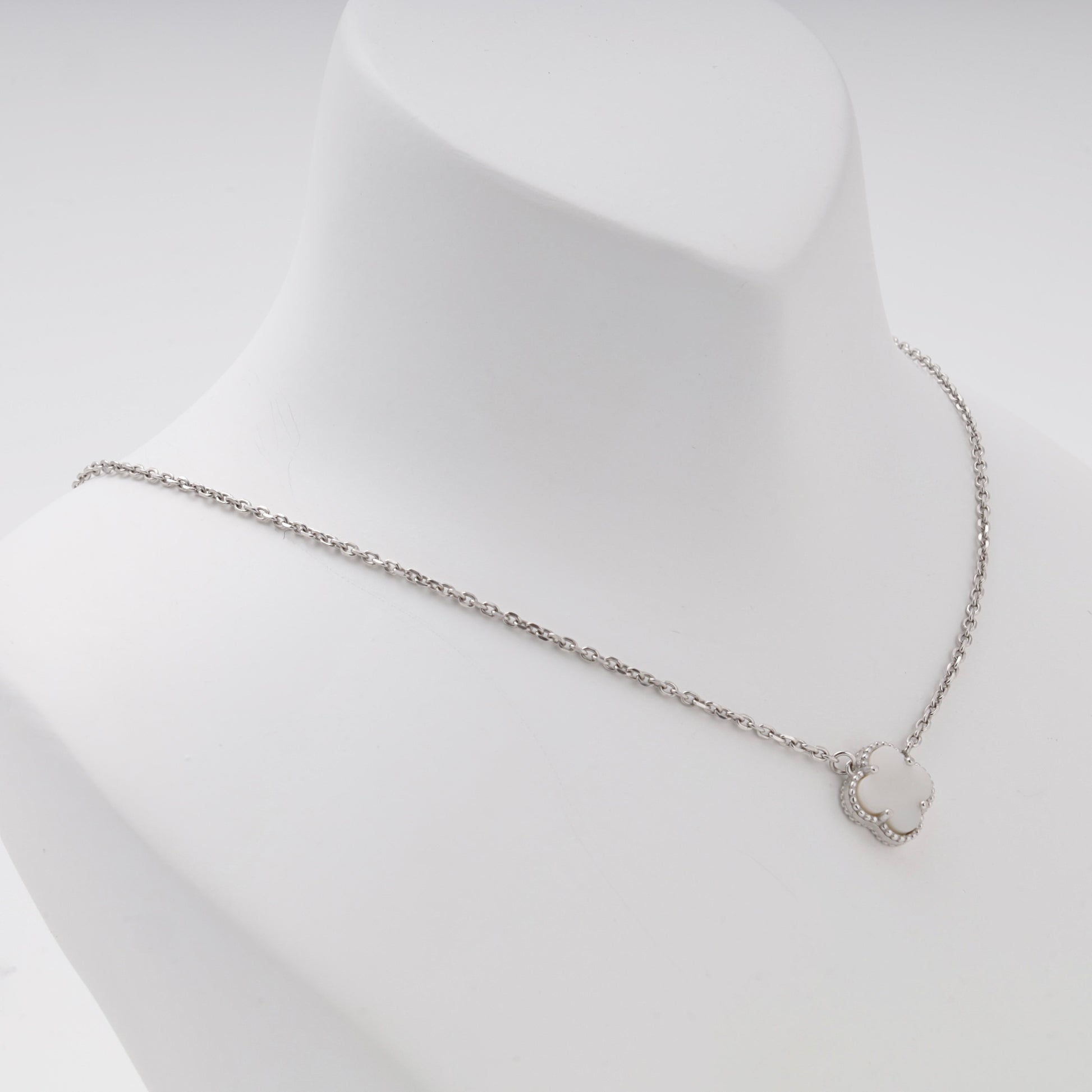 Silver 925 clover mother-of-pearl necklace, angled view — Kabluchka