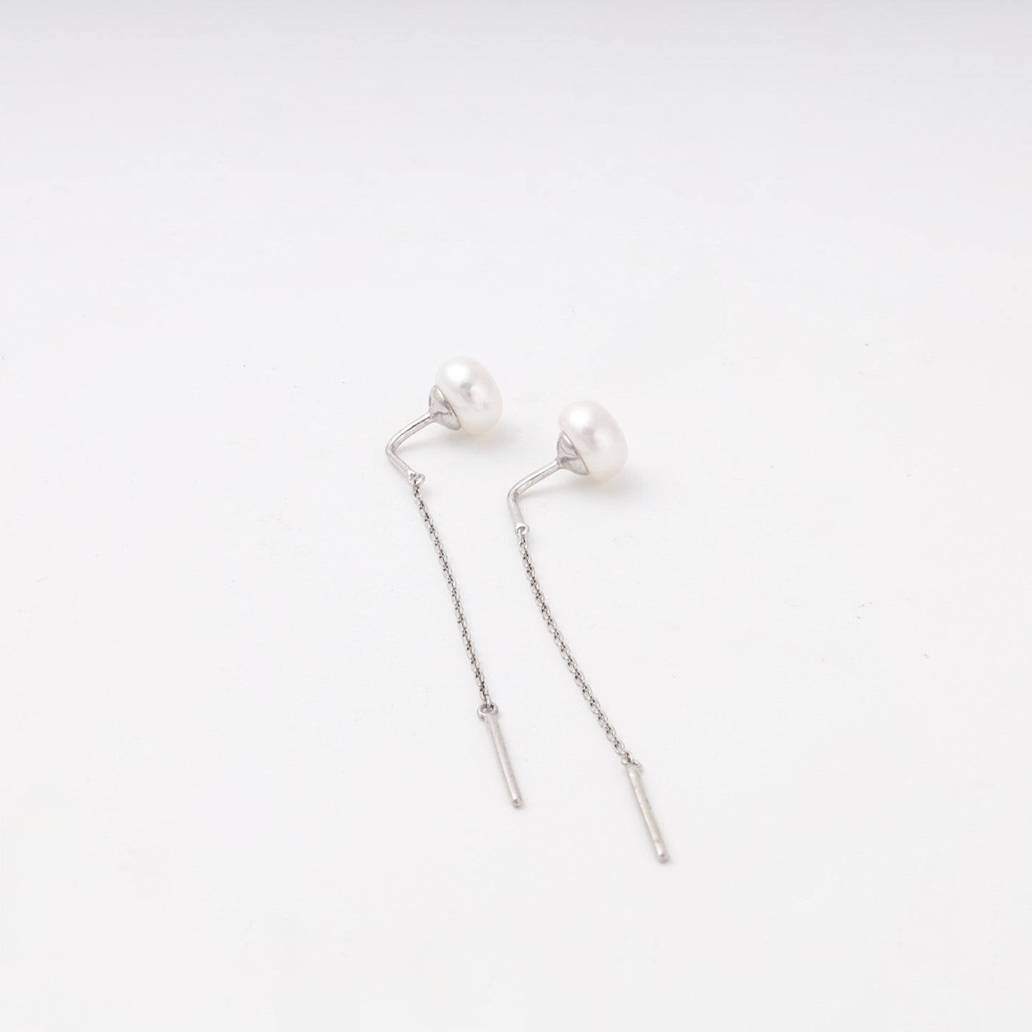 Silver 925 pearl threader earrings with chain, front view — Kabluchka