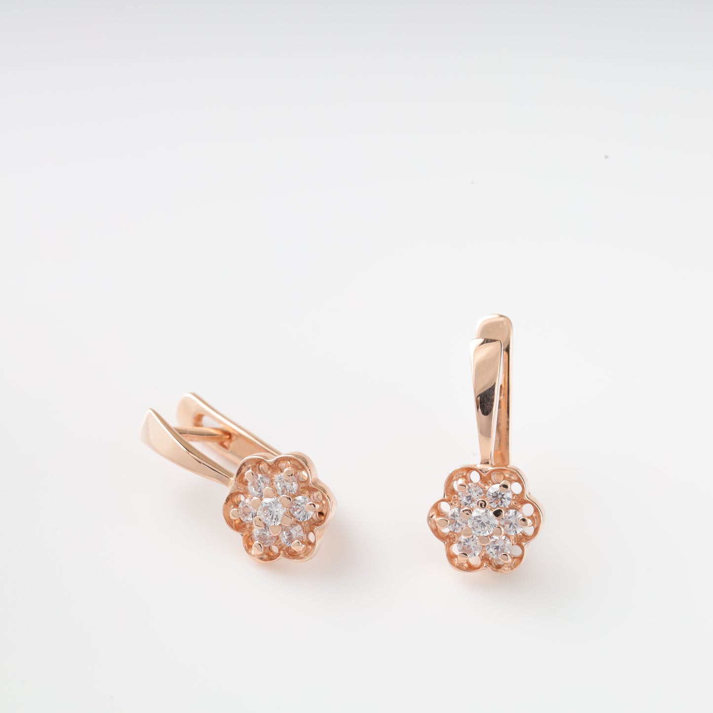 Rose gold flower earrings front view - Kabluchka