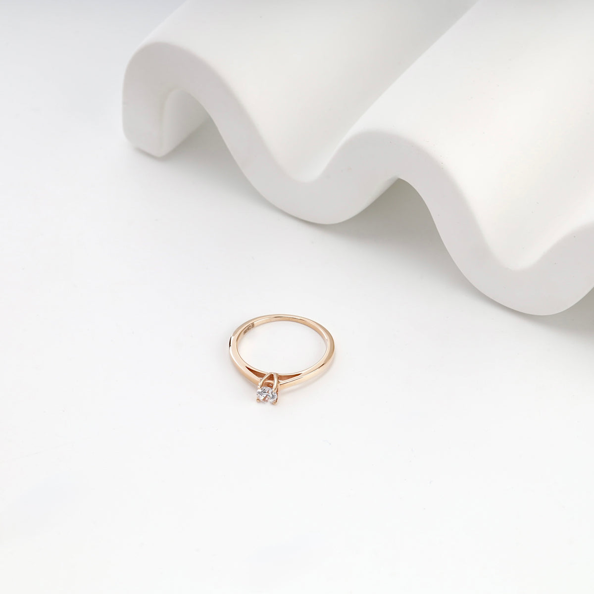 Rose gold Royal CZ ring, angled front view — КД4119Royal — Kabluchka