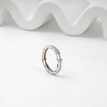 White Gold 14K cubic zirconia channel ring upright view
