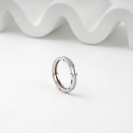 White Gold 14K cubic zirconia channel ring upright view