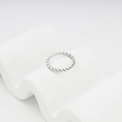 Polished white gold beaded ring, top view — КБ948Би — Kabluchka