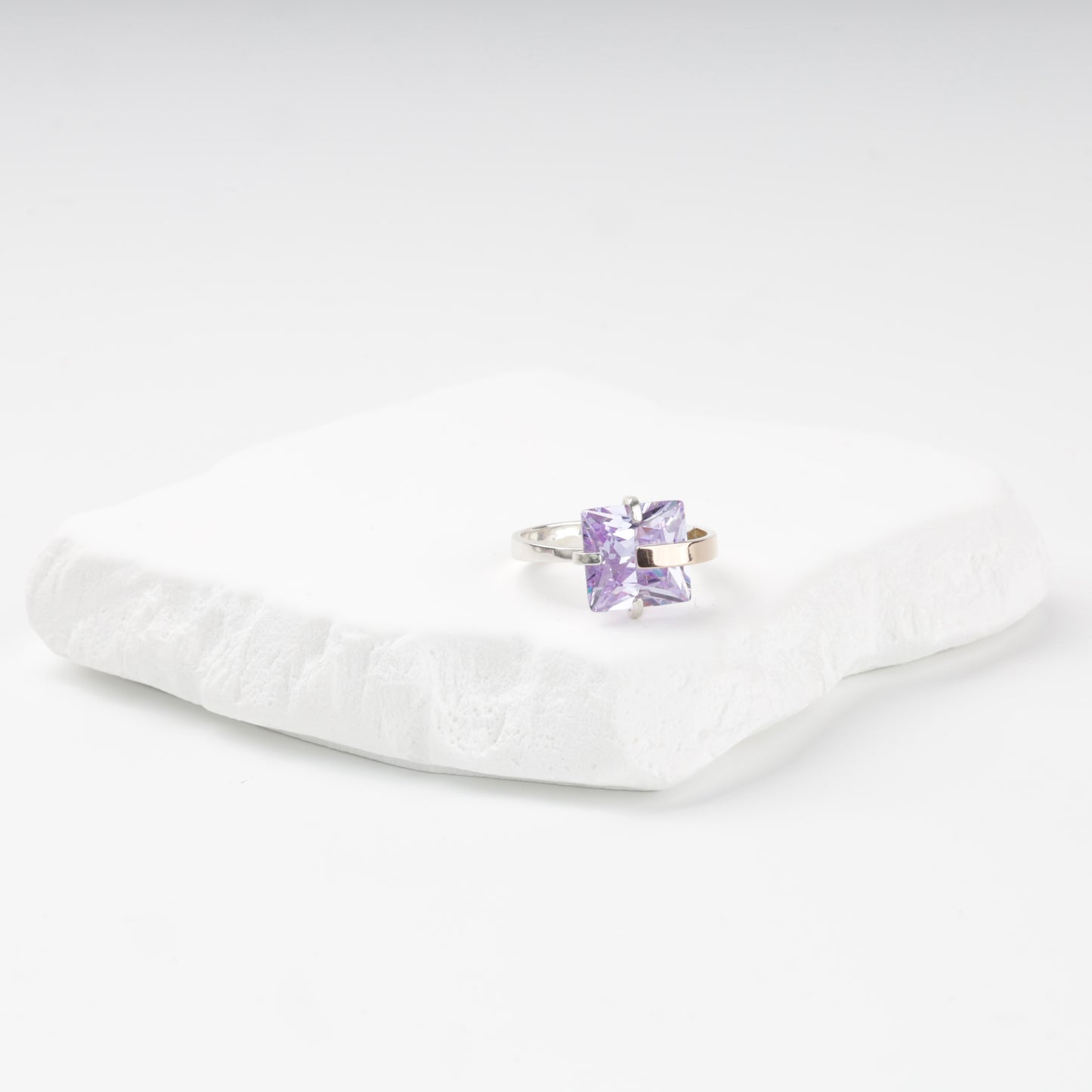 Silver 925 and Gold 375 purple cubic zirconia cocktail ring — front view — Kabluchka