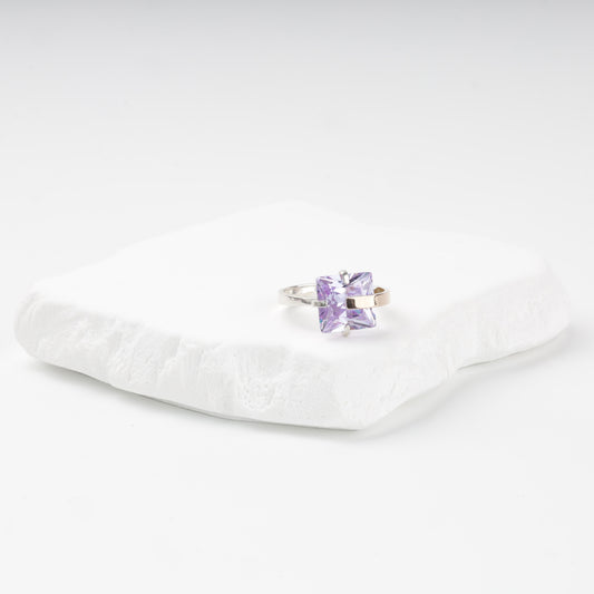 Silver 925 and Gold 375 purple cubic zirconia cocktail ring — front view — Kabluchka