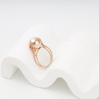 Polished sphere ring on sculptural display — 300337 — Kabluchka