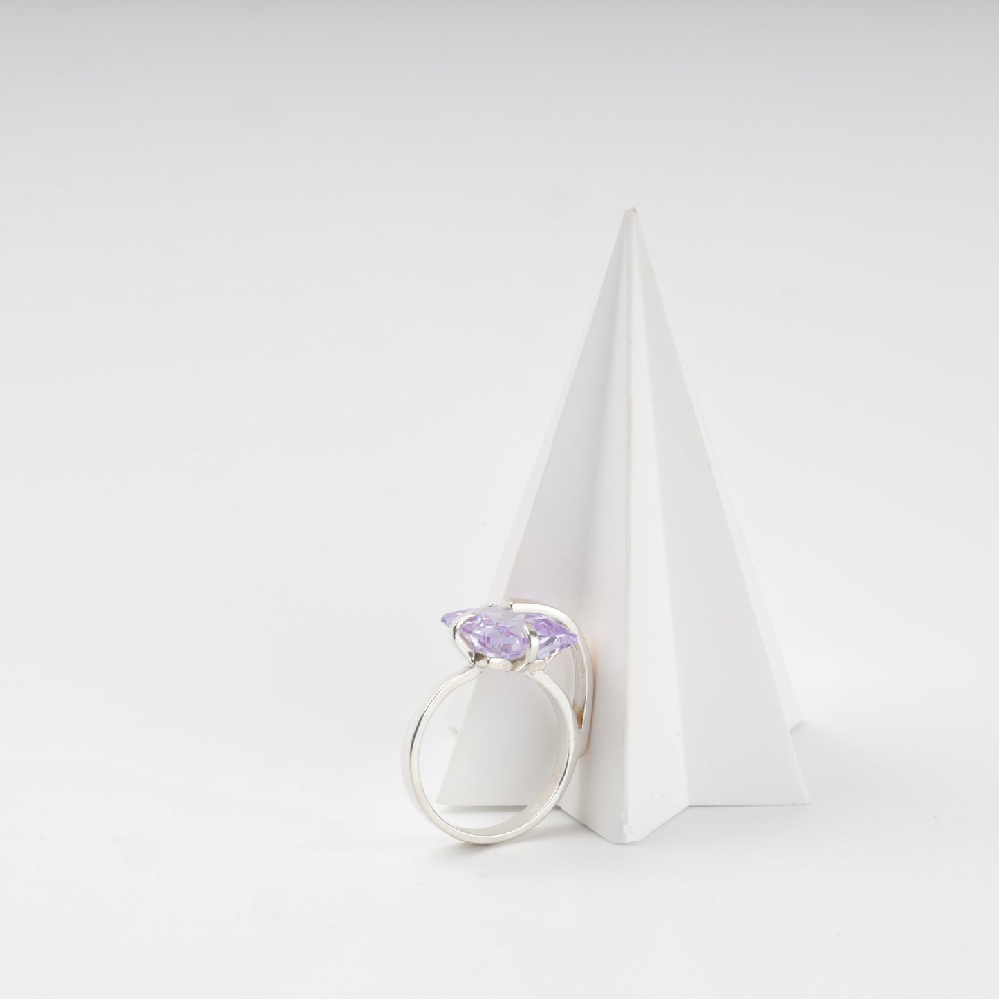 Silver and gold purple cubic zirconia ring — side profile — Kabluchka