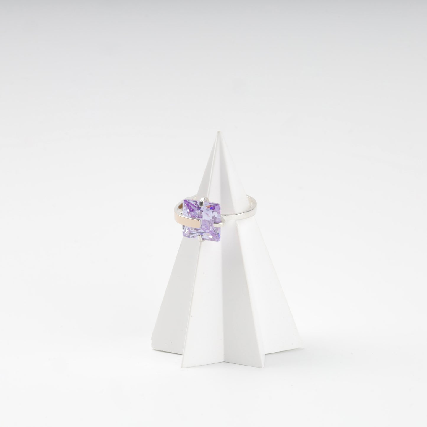 Purple cubic zirconia cocktail ring worn on hand — Kabluchka