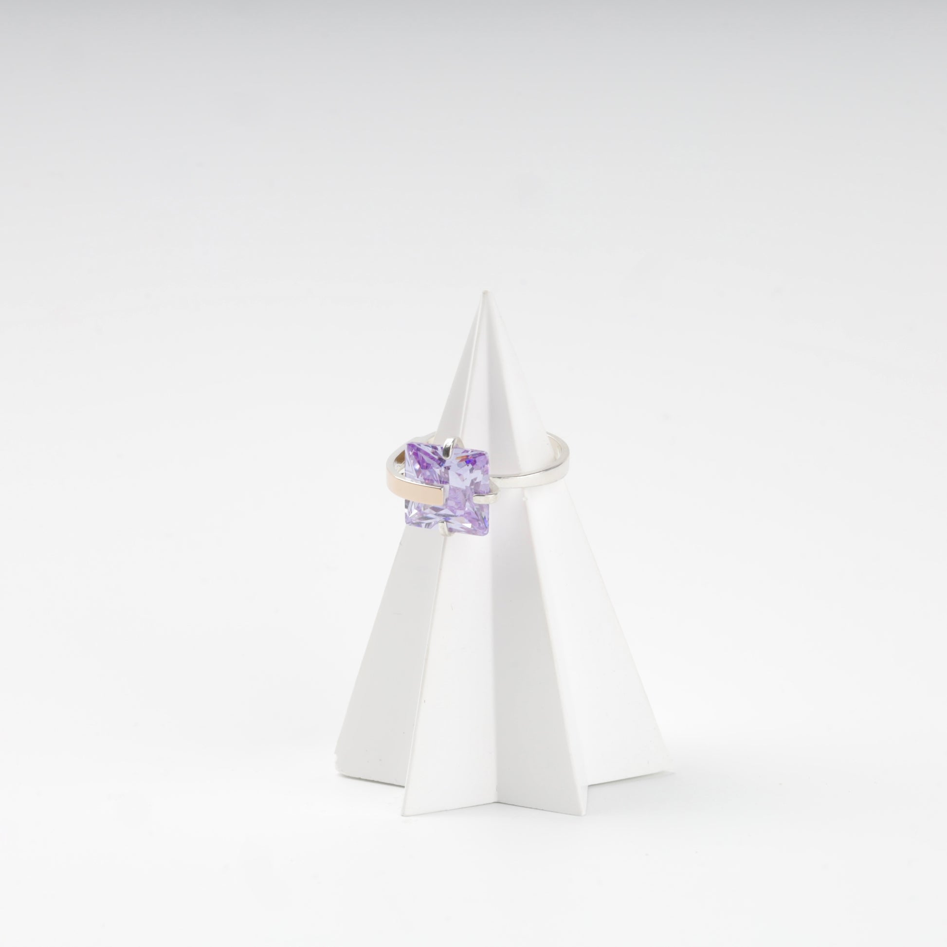 Purple cubic zirconia cocktail ring worn on hand — Kabluchka