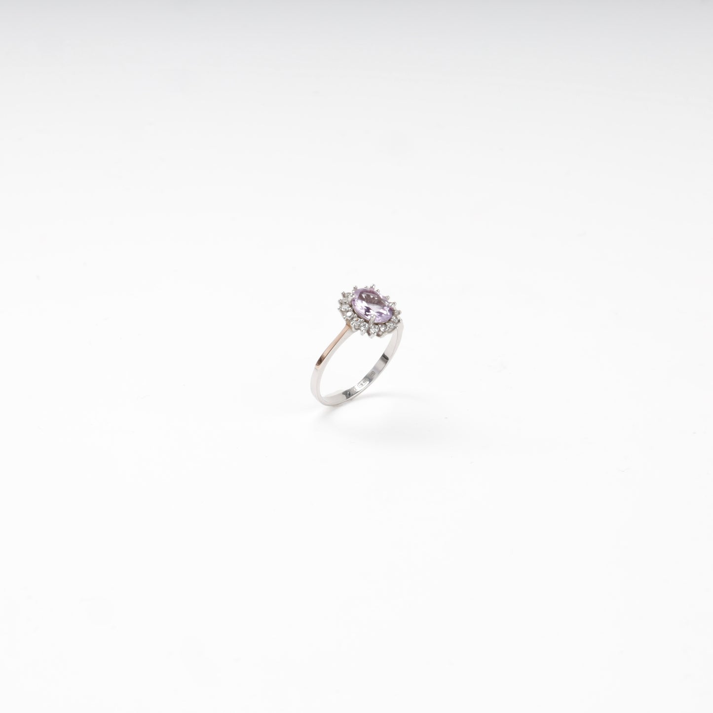 Amethyst halo ring profile view — Kabluchka
