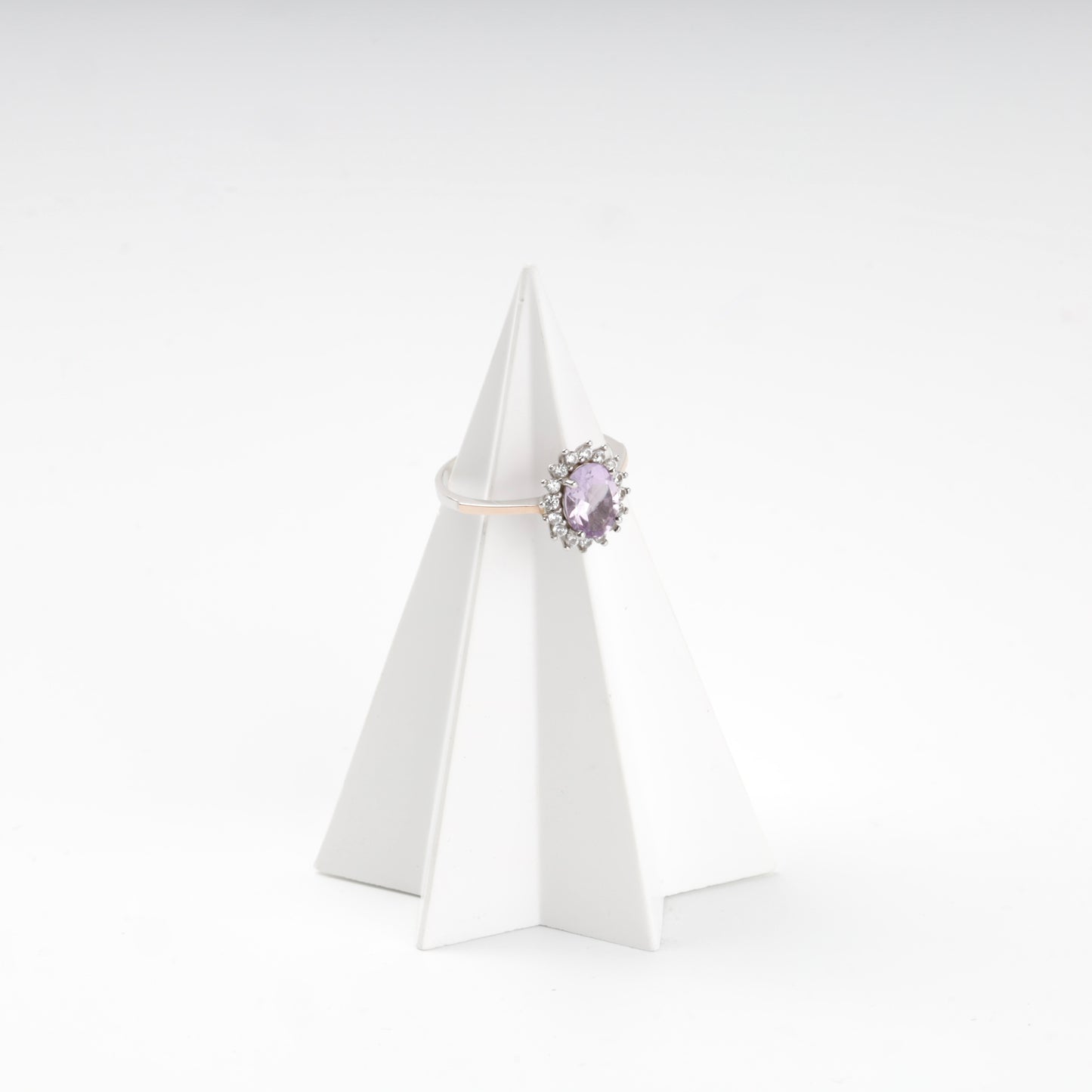Amethyst and cubic zirconia ring front view — Kabluchka