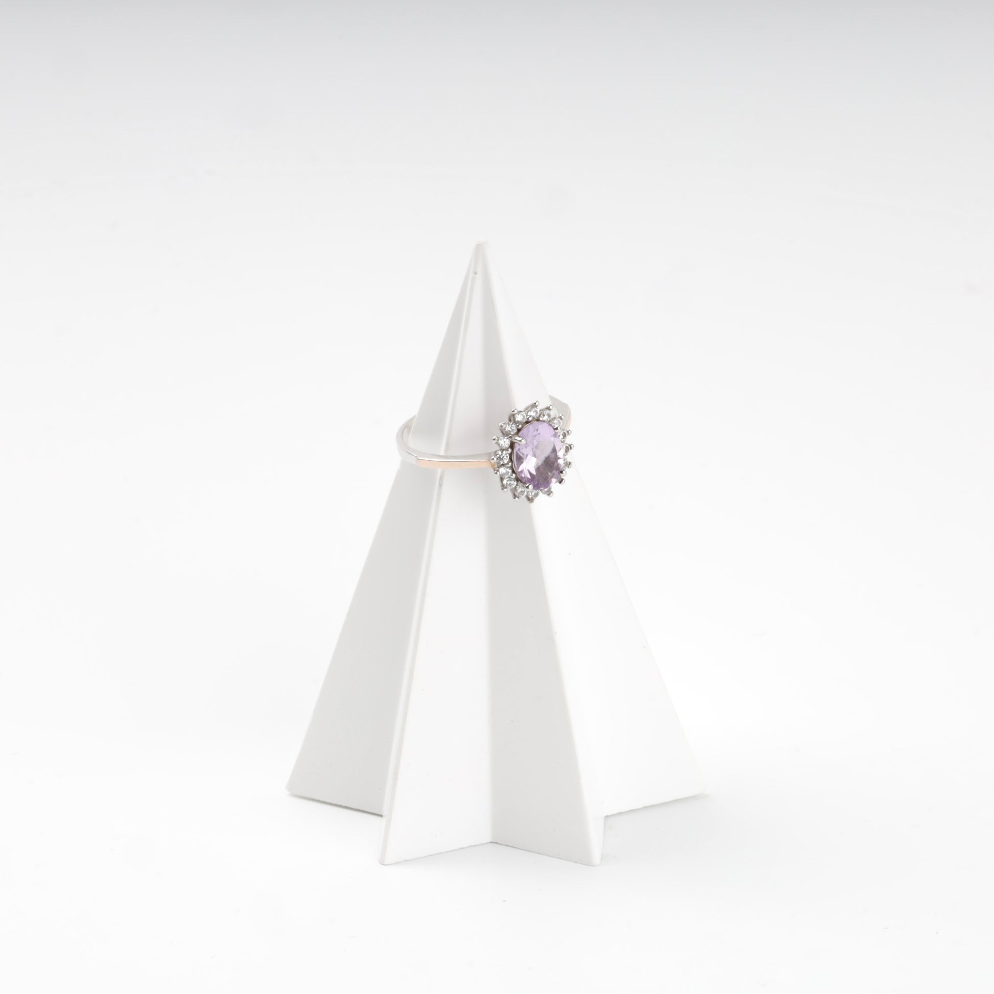 Amethyst and cubic zirconia ring front view — Kabluchka