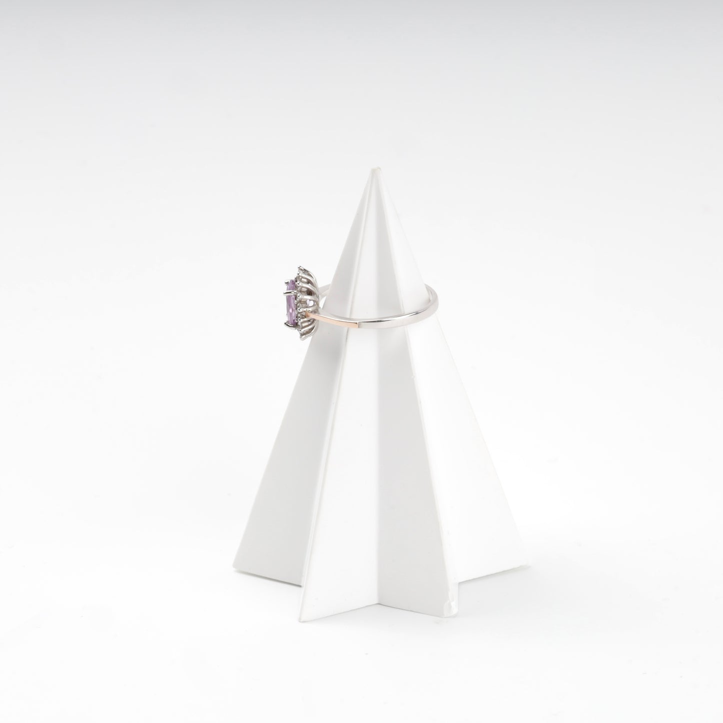 Rhodium-plated silver amethyst ring side view — Kabluchka