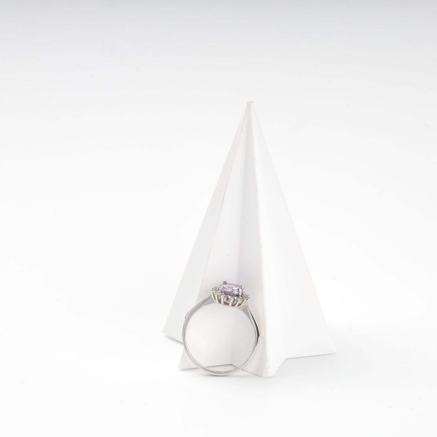 Raised oval amethyst setting with Gold 375 accent — Kabluchka