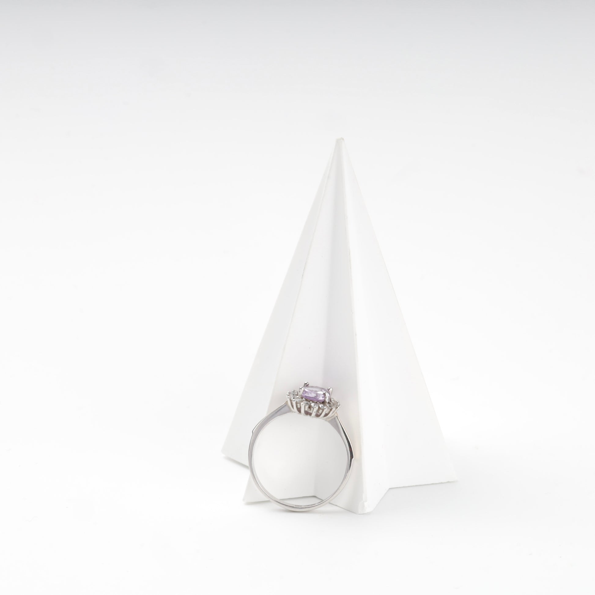 Raised oval amethyst setting with Gold 375 accent — Kabluchka