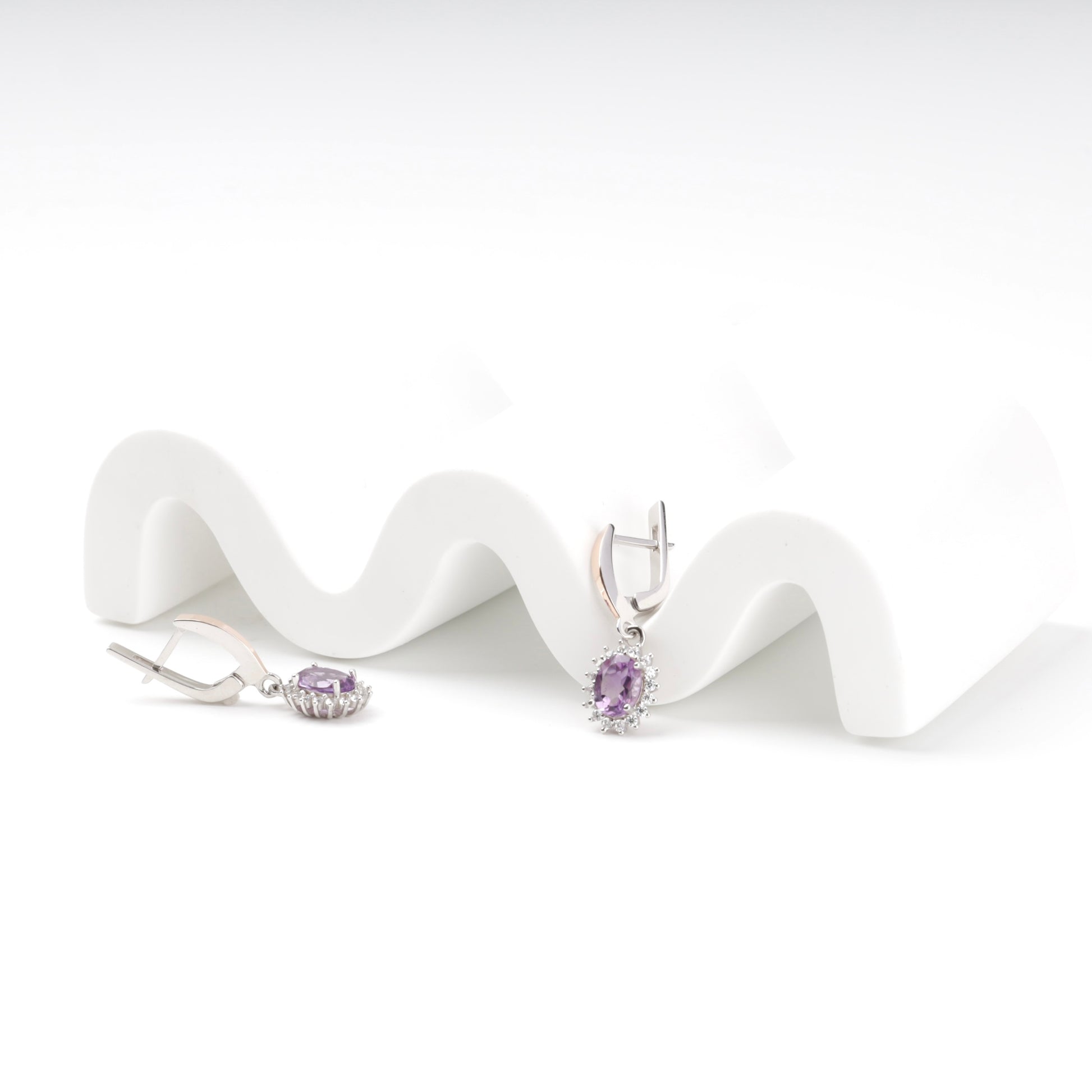 Rhodium-plated amethyst earrings side view — Kabluchka