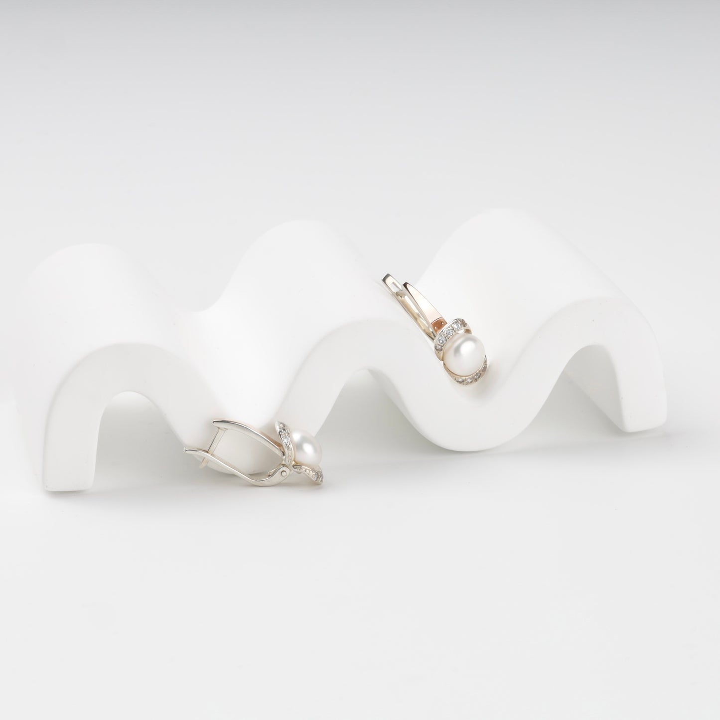 Pearl drop earrings with English locks — Kabluchka