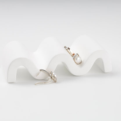 Curved cubic zirconia frame and pearl earrings — detail — Kabluchka