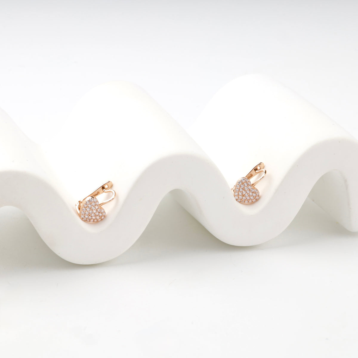 Children's Rose Gold 14K (585) Pavé Cubic Zirconia Heart Earrings — detail view — Kabluchka