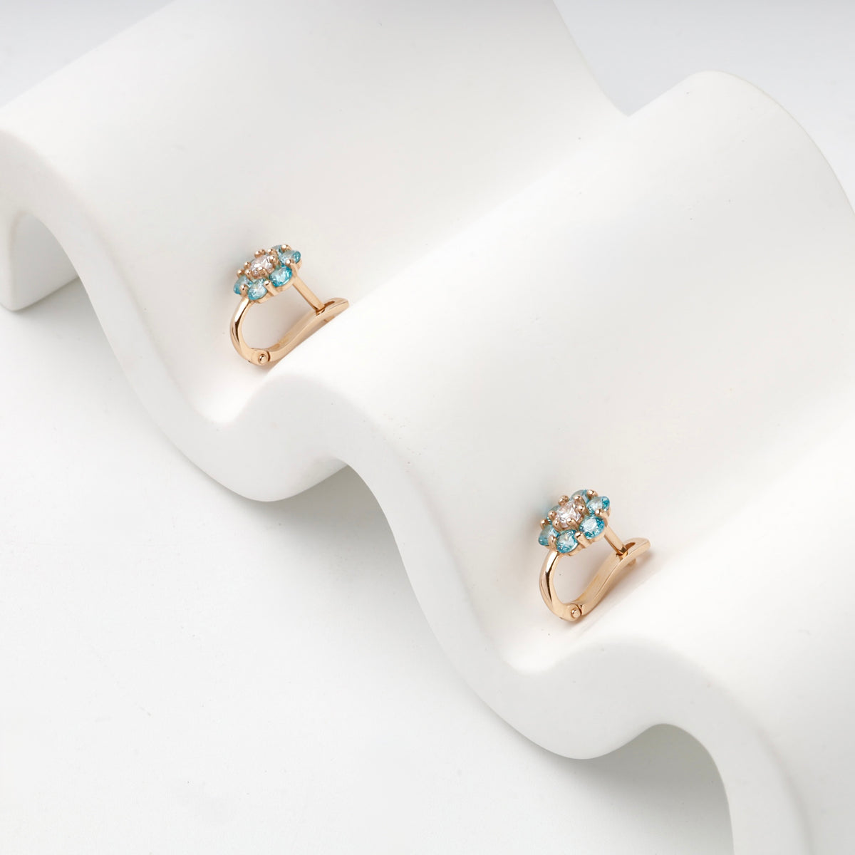Rose Gold 14K (585) Blue and Clear Cubic Zirconia Flower Halo Earrings — side view — Kabluchka