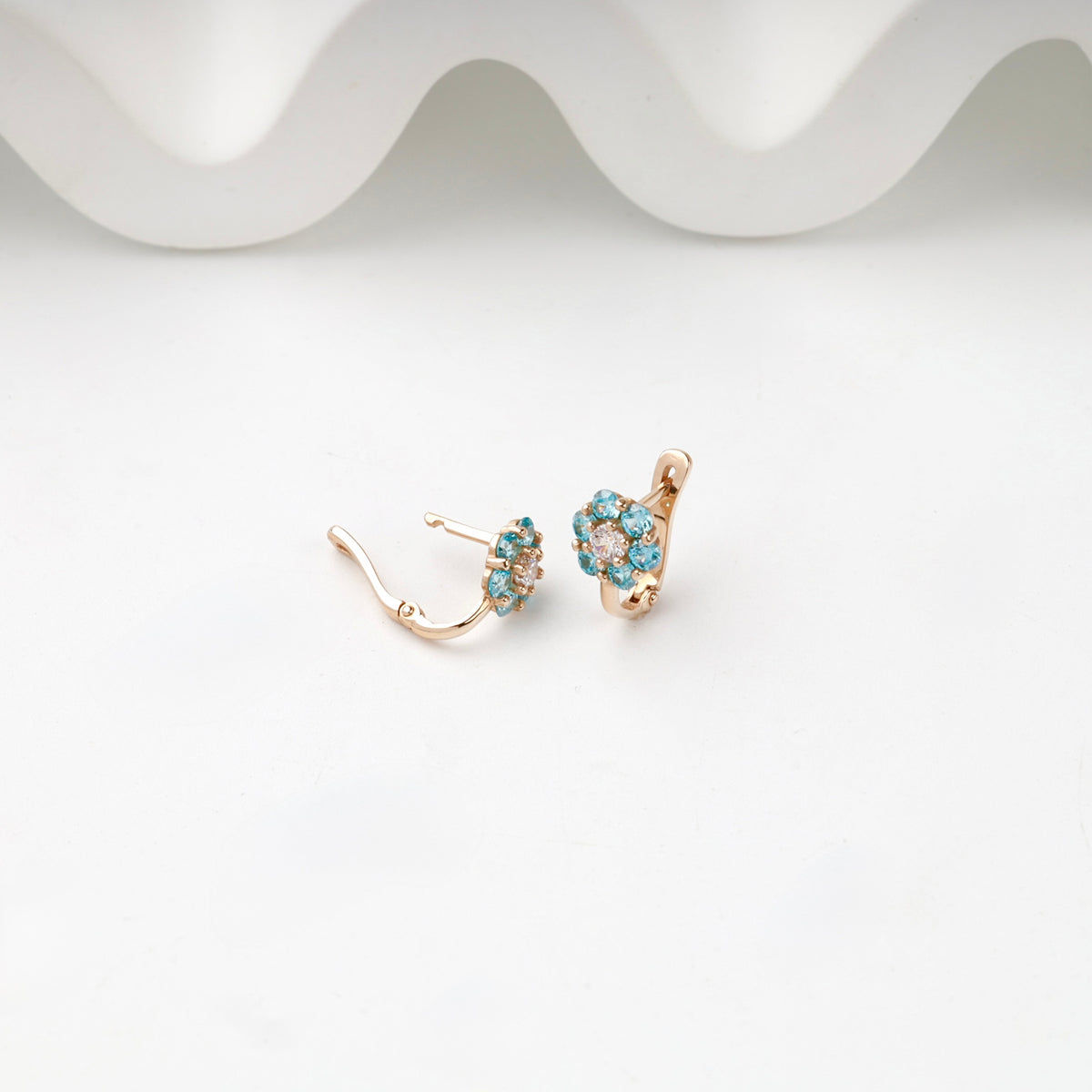 Rose Gold 14K (585) Blue and Clear Cubic Zirconia Flower Halo Earrings — English-lock detail — Kabluchka