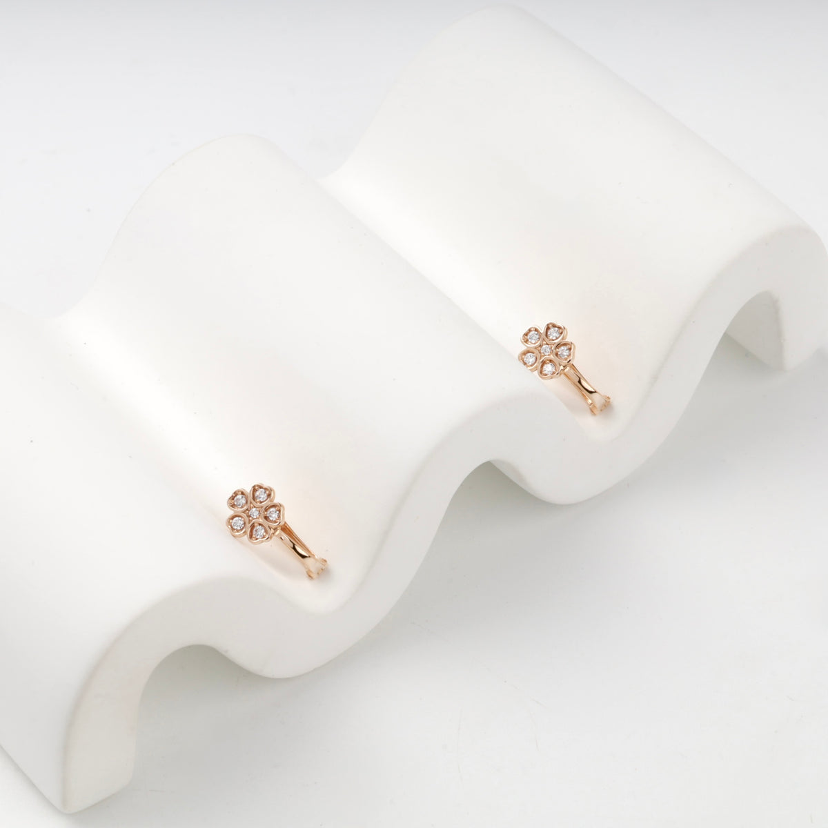 Children's rose gold flower earrings — detail view — Kabluchka