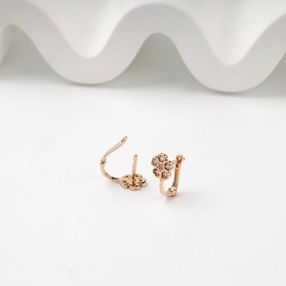 Children's rose gold flower earrings — English-lock detail — Kabluchka