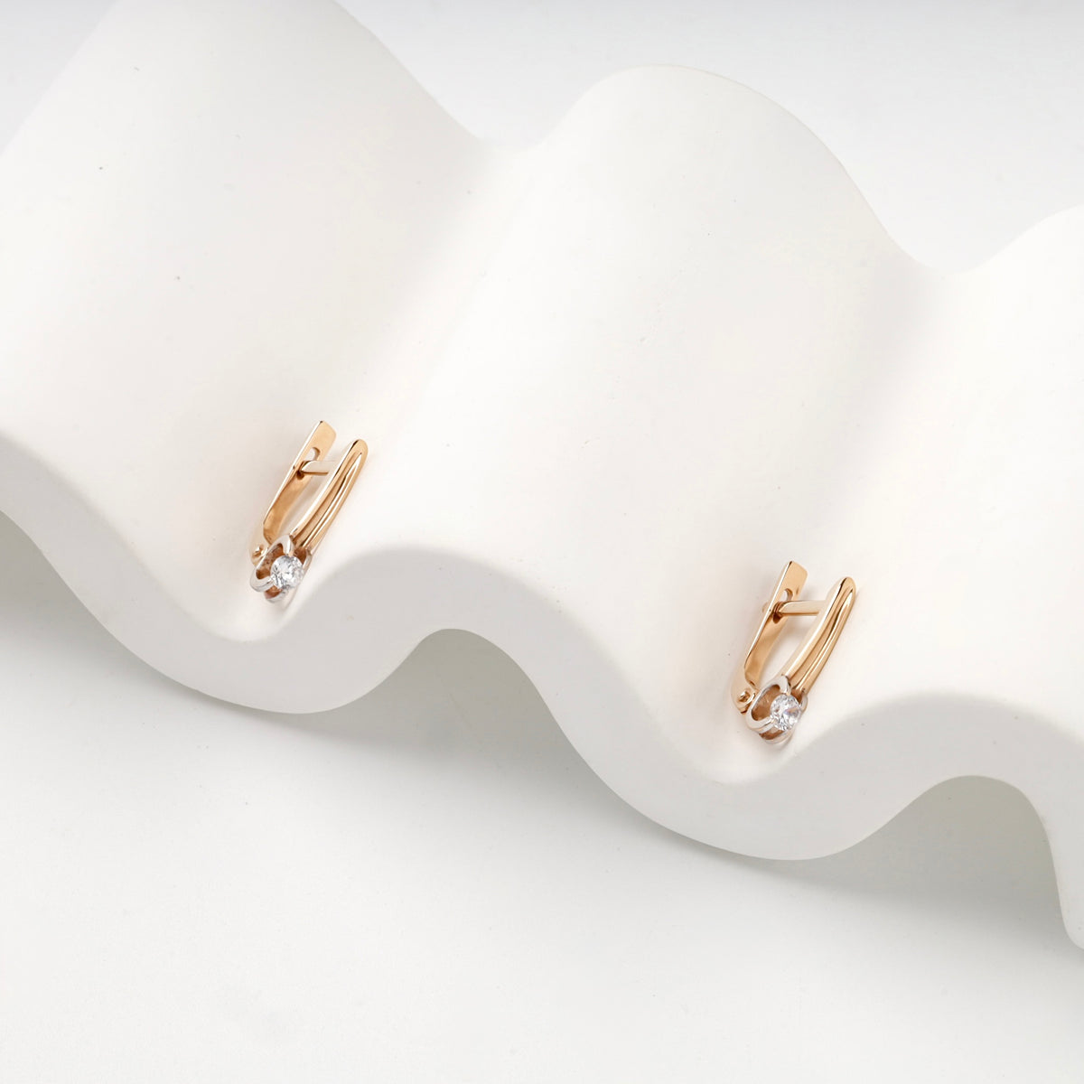 Rose Gold 14K (585) Cubic Zirconia Solitaire Drop Earrings — detail view — Kabluchka
