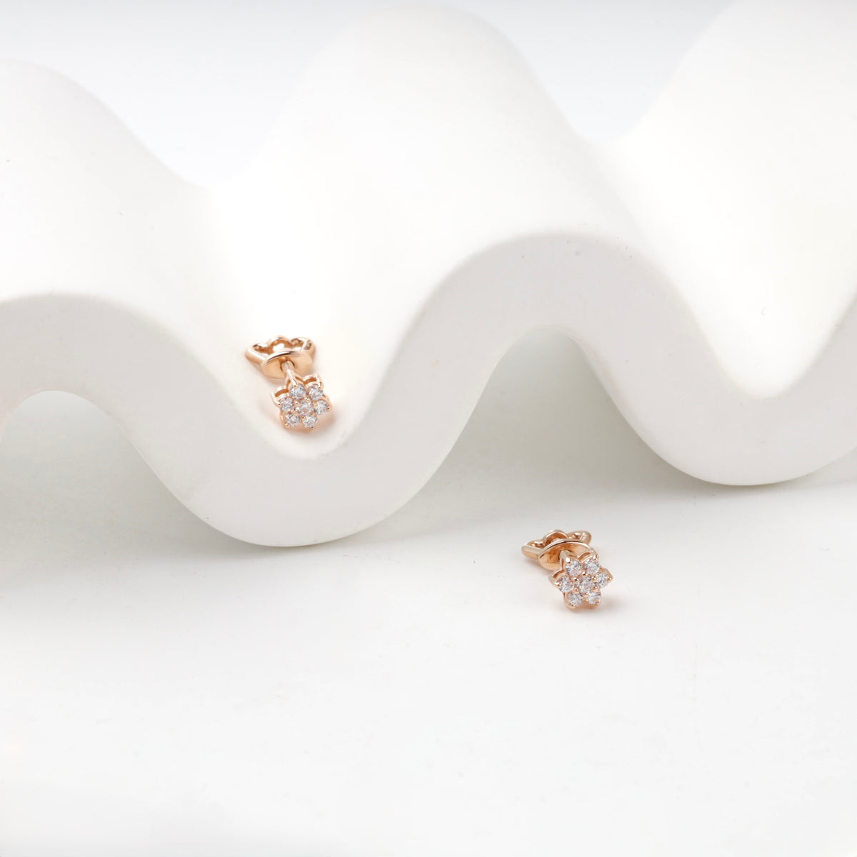 Rose Gold 14K (585) Cubic Zirconia Butterfly Stud Earrings — detail view — Kabluchka