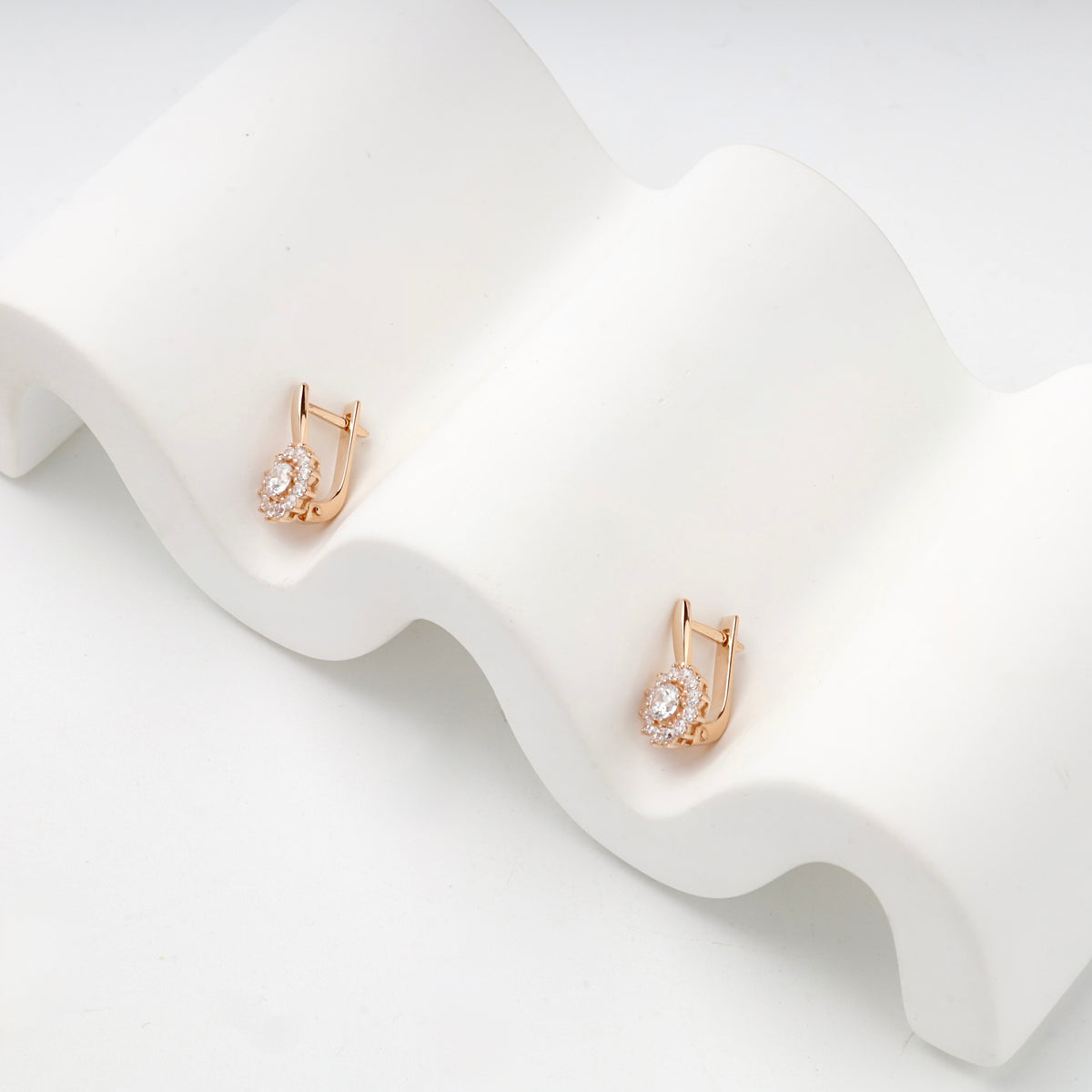 Rose Gold 14K (585) Cubic Zirconia Halo Earrings — closure detail — Kabluchka