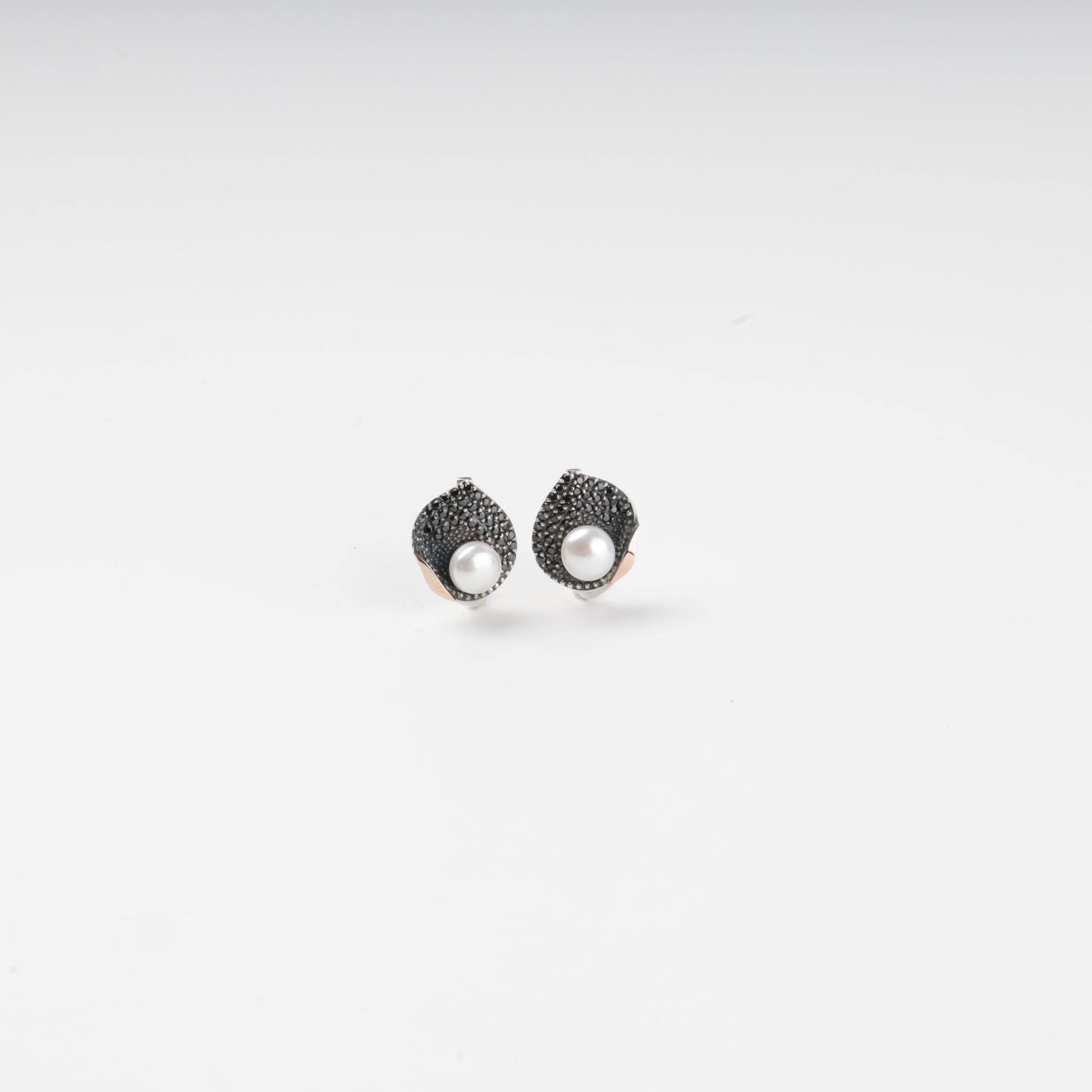 Pearl and dark cubic zirconia earrings with English locks — Kabluchka