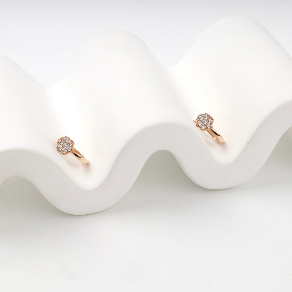 Children's Rose Gold 14K (585) Round Cubic Zirconia Flower Earrings — English-lock detail — Kabluchka