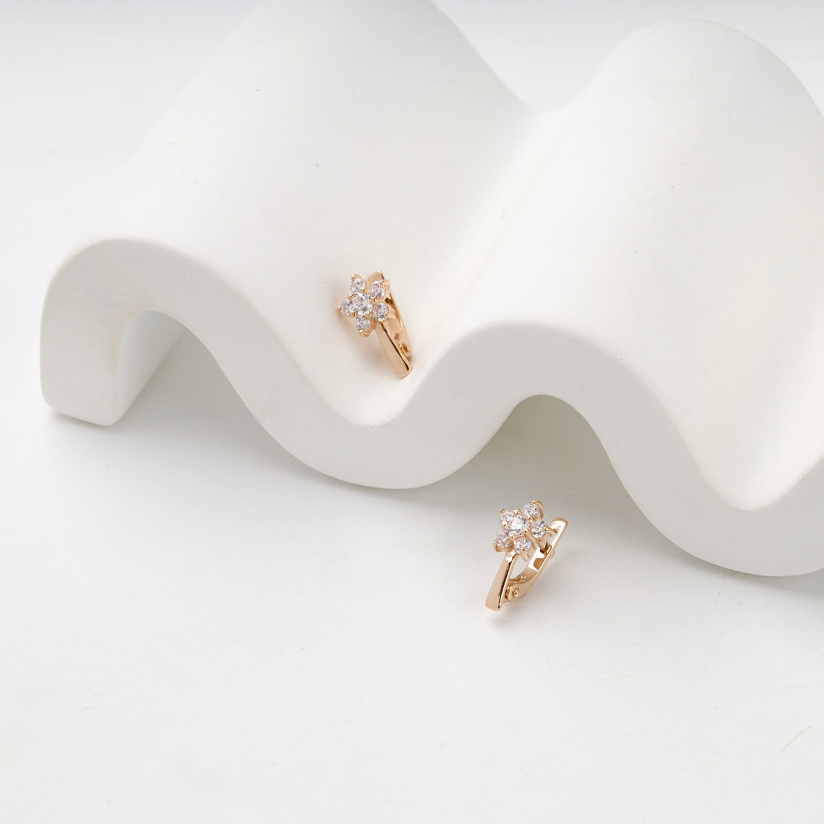 Children's Rose Gold 14K (585) Cubic Zirconia Flower Cluster Earrings — detail view — Kabluchka