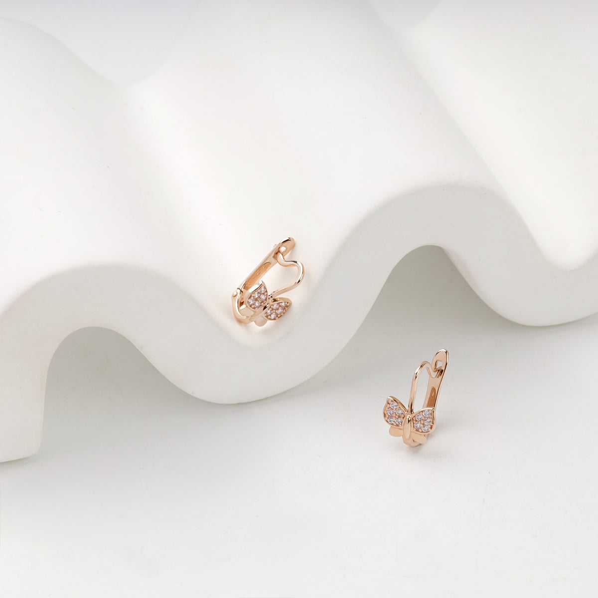Kabluchka editorial jewelry detail