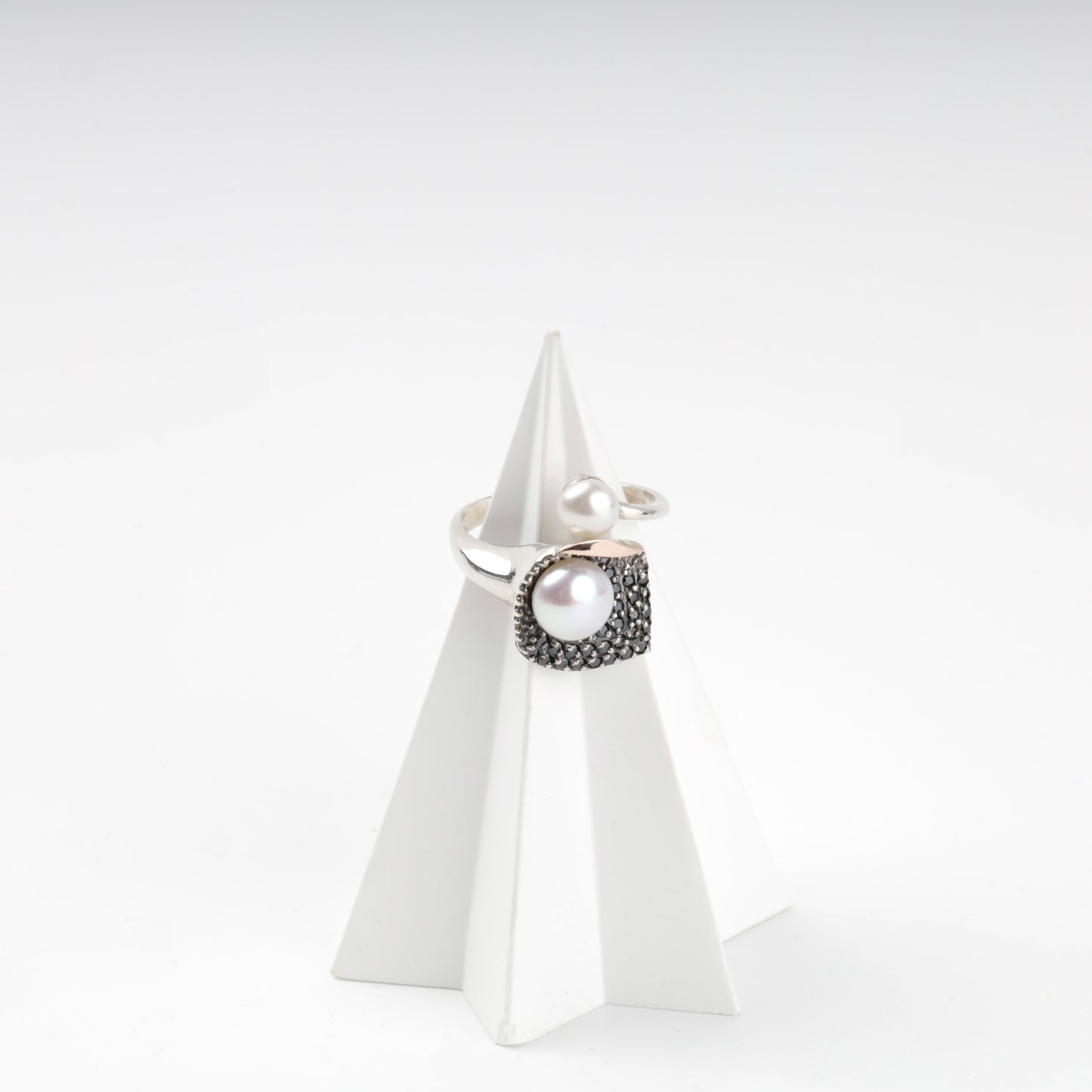 Silver 925 and Gold 375 pearl open ring with cubic zirconia — Kabluchka